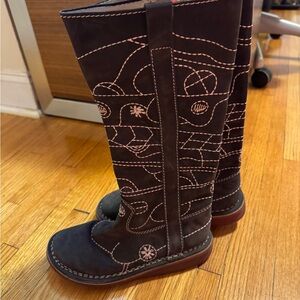 Arche Grey nubuck leather boots with light pink stitching. Excellent condition.